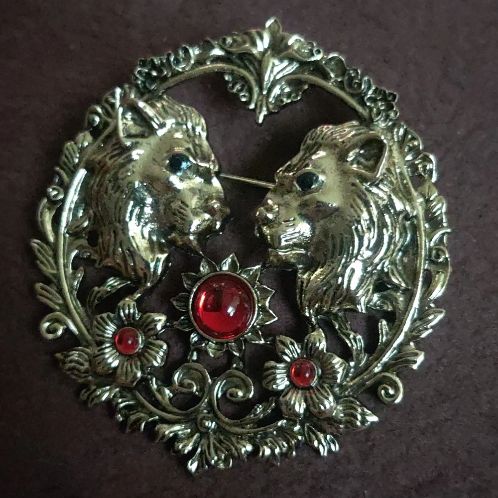 Gold-Tone Lion Head Brooch